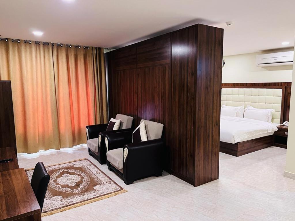 Golden Crown Hotel Alseeb Muscat Esterno foto